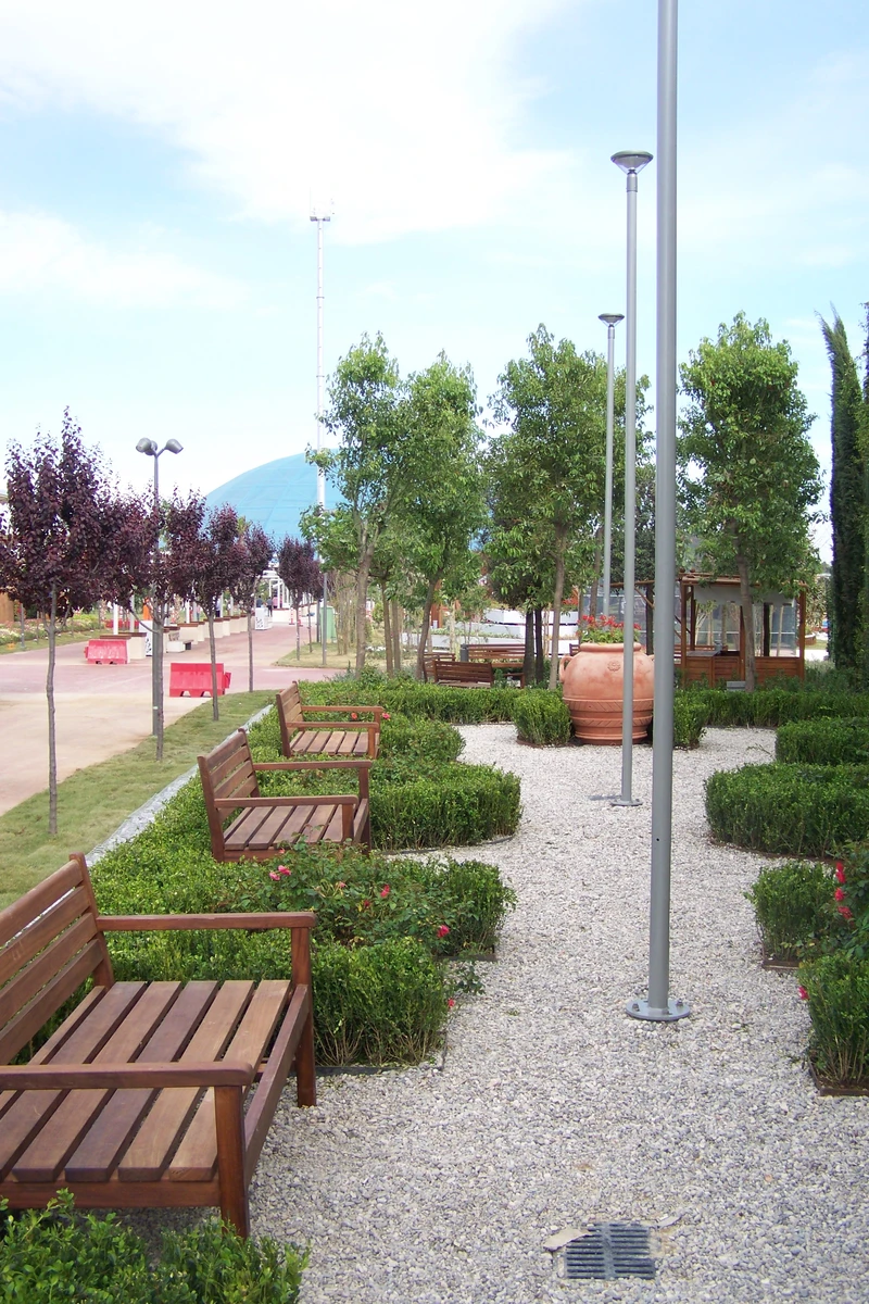 Padiglione Italia all'Expo di Antalya 2016 con struttura a limonaia e viale di cipressi