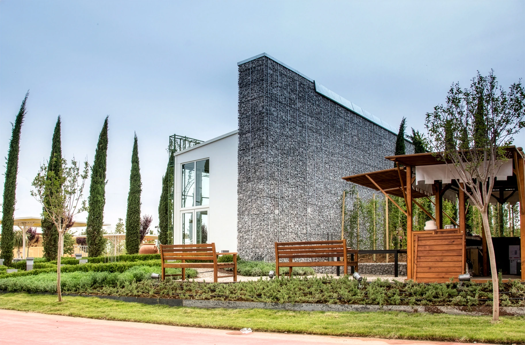 Giardino italiano del Padiglione Italia all'Expo di Antalya 2016 con cipressi e siepi geometriche