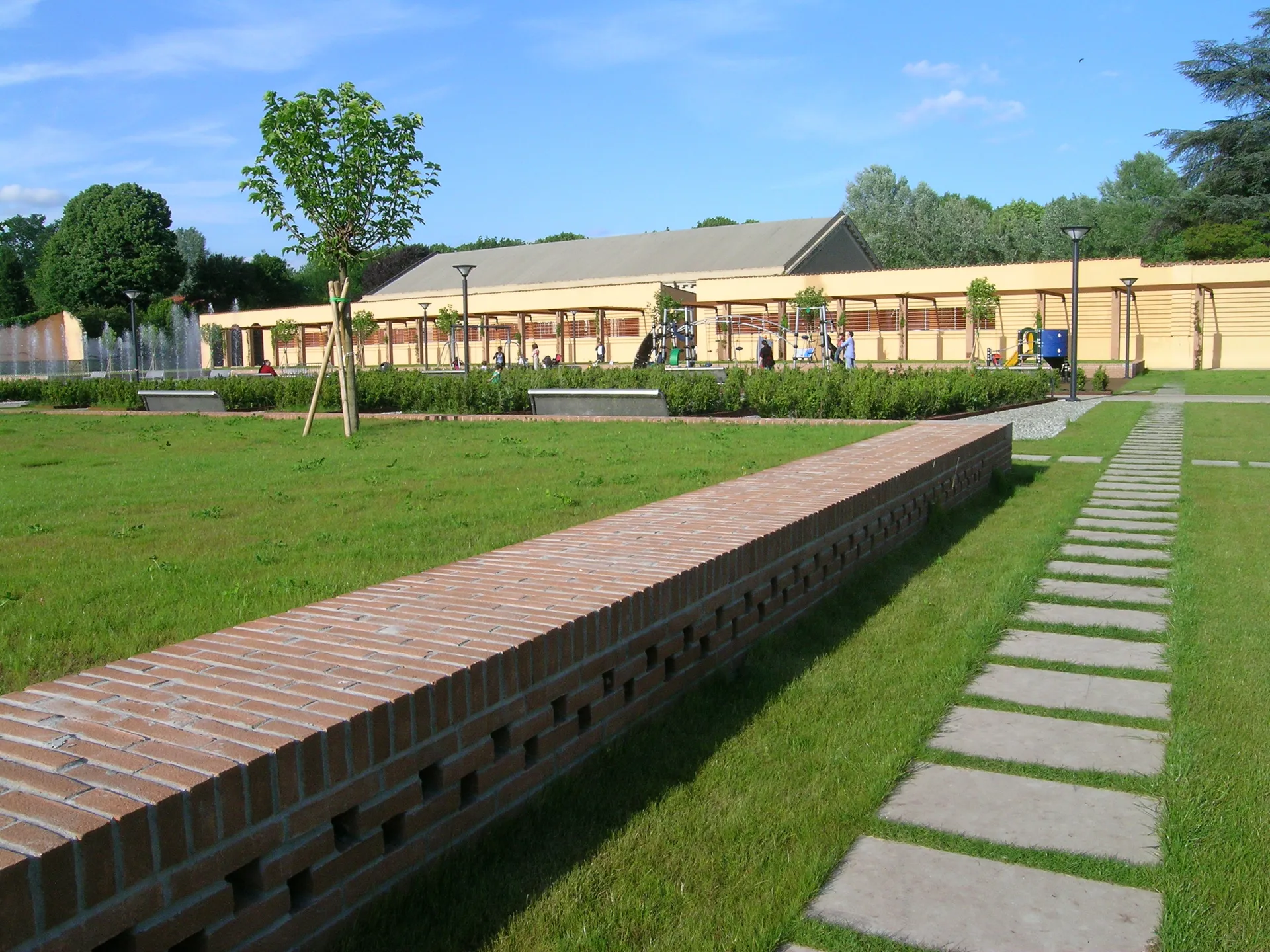 Alt Image