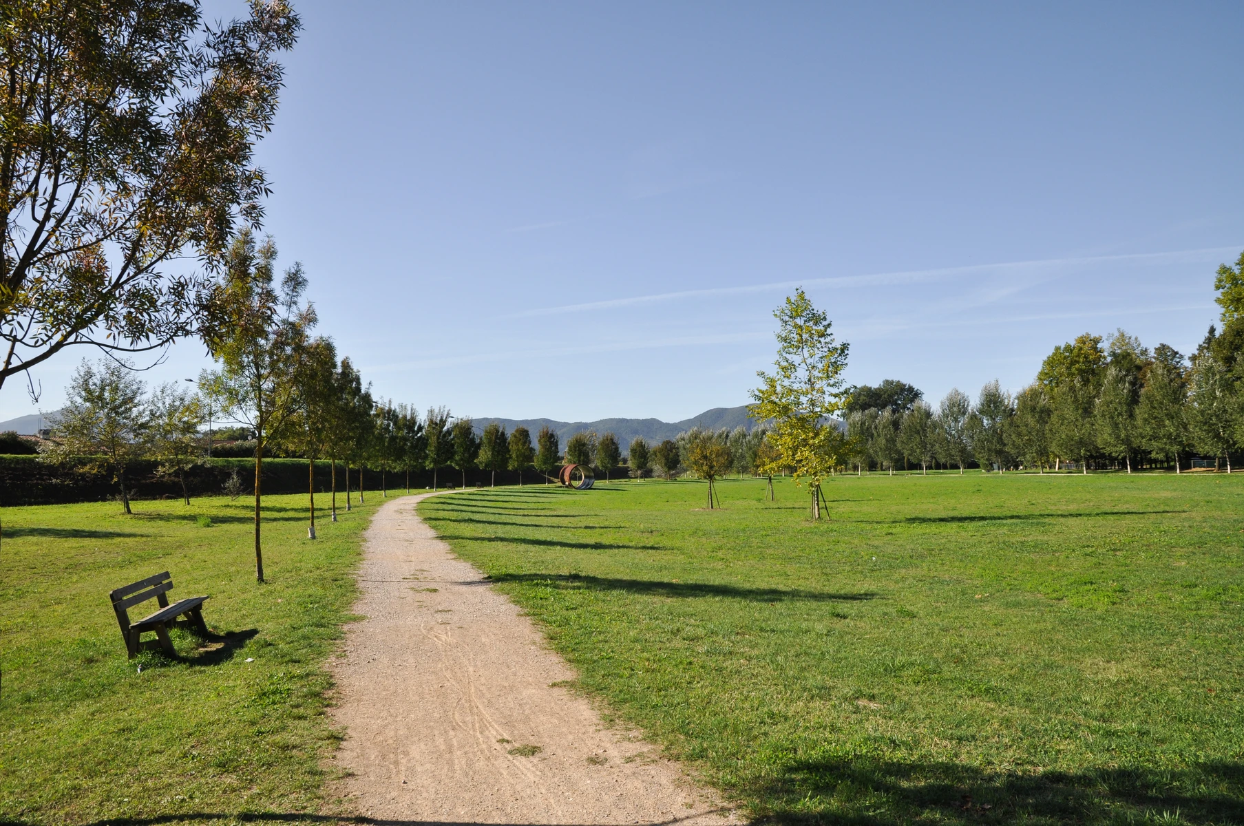 Parco dell'Infinito lungo la sponda sinistra del Serchio a Lucca, tra boschi, radure e percorsi