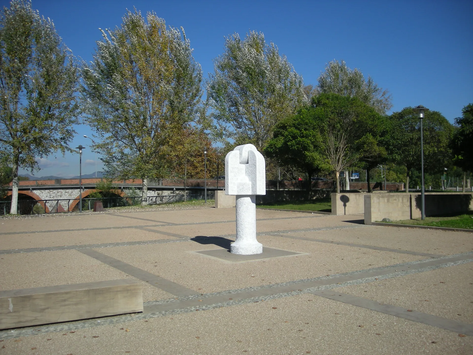 Alt Image
